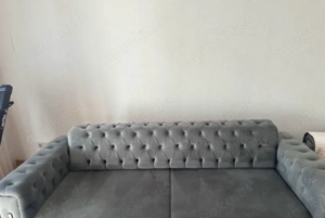 Graue Chesterfield Couch mit Schlaffunktion
