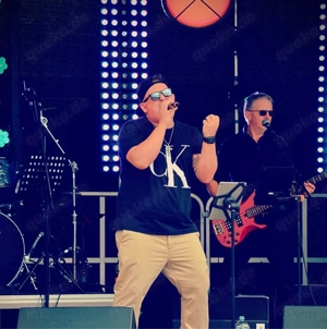 Sänger -41- Sucht Band