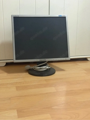 Samsung 20  Monitor   VGA, VESA-kompatibel & zuverlässig