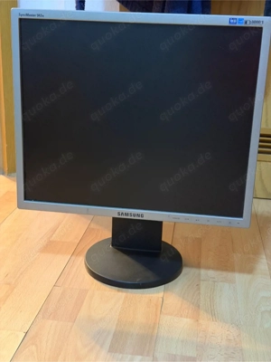 Samsung 20  Monitor   höhenverstellbar, VESA-kompatibel & VGA