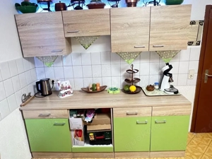 Neuwertige Küche (2,20m)   Unbenutzt   Holzoptik & Mattgrün   Inkl. Kühlschrankumbau
