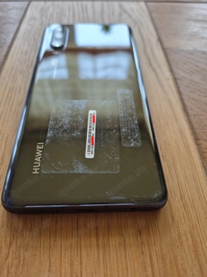 HUAWEI P30 128GB schwarz, 1. Hand, in sehr gutem Gebrauchtzustand, inkl. absolut neuem Hardcover! Bild 3