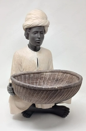 Dekofigur orientalischer Händler mit Korb