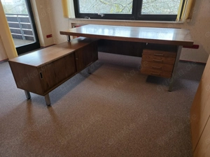 großer massiver Schreibtisch zu verschenken
