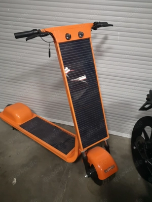 Solar Roller mit Solar Paneelen + verbautem Akku.  