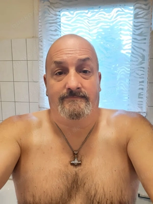 Welche nette Frau lässt sich bewundern? 