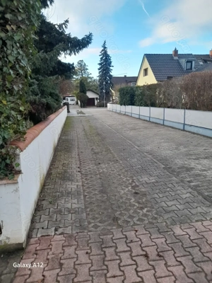Stellplatz Parkplatz zu vermieten,ab sofort für z.Bsp Auto, Wohnwagen, kl.Wohnmobil, Anhänger usw. Bild 2