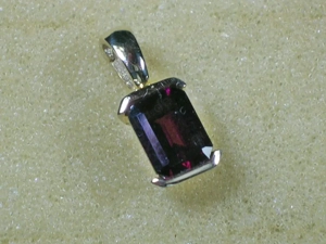 NEU: Clip-Anhänger 375 Gold mit Rhodolith-Granat