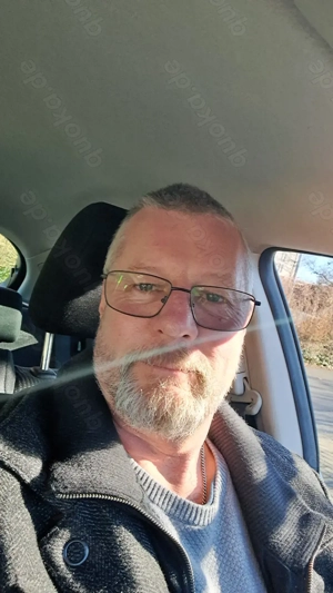 Suche Nähe und Zärtlichkeiten 