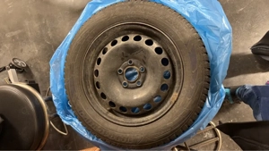 Verkaufe hier 4 Winterreifen von Goodyear UltraGrip 9 komplett mit Stahlfelgen. Bild 5