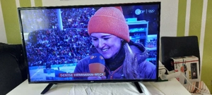 Fernsehen LG  zuverkaufen 43 Zoll, funktioniert aber Farbe blau vermehrt