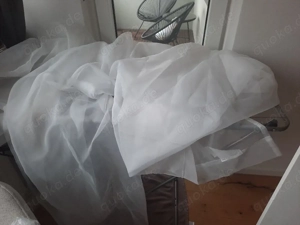 2 weisse Schals  Vorhänge zu verschenken 