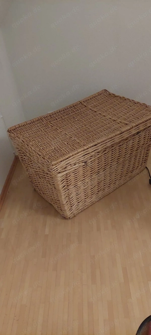 Grosse Weidentruhe mit Deckel