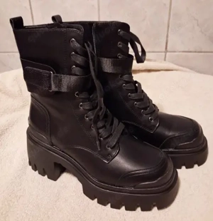 Neue warme CATWALK Schnürboots Gr. 40 in schwarz