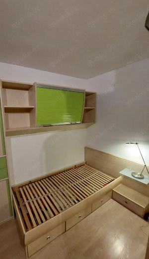 Bett und Hängeregal, sehr gut erhalten, ideal für Kinder-  Jugendzimmer