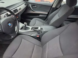 BMW 318 BMW 318i Touring E91 TÜV NEU MFL PDC Klima