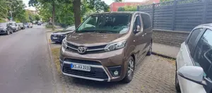 Toyota Proace 2,0-l-D-4D L1 (8-Si.) Autm. Verso Family Comfort