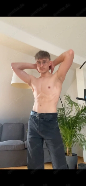 Überdurchschnittlich gut bestückter Mann (25) sucht devote Sie für Freundschaft+