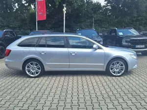 Skoda Superb 2.0TDI DSG 125KW Combi Ambition Navi GJR Bild 5