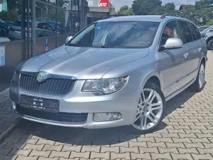 Skoda Superb 2.0TDI DSG 125KW Combi Ambition Navi GJR Bild 2