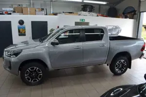 Toyota Hilux 4x4 Double Cab MHEV Autm. Executive Bild 4