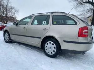 Skoda Octavia Combi 1.6 Ambiente 1.Hand Climatic Bild 4