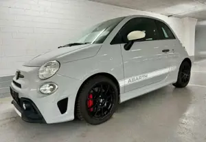 Abarth 595 Essesse 70 Anniversario Akrapovic Carbon
