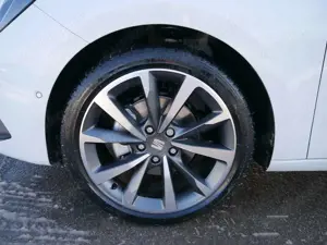 SEAT Leon Sportstourer FR 2.0 TDI DSG Kombi DSG*KAMERA*AH... Bild 3