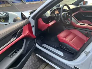 Porsche Taycan Turbo · Panorama · Inno · 21" Mssion E Bild 4