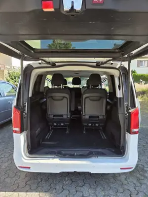 Mercedes-Benz V 220 V 220 d extralang 4Matic 9G-TRONIC Avantgarde Edition 2023 Bild 2