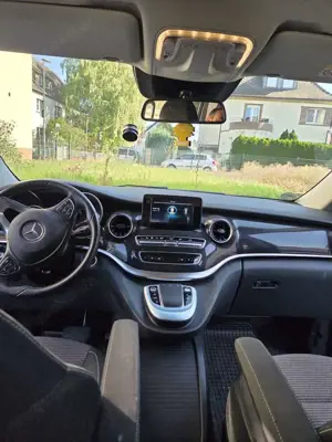 Mercedes-Benz V 220 V 220 d extralang 4Matic 9G-TRONIC Avantgarde Edition 2023 Bild 4
