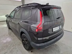 Dacia Jogger Extreme Hybrid 155 Driving Bild 2