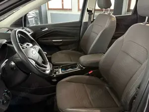 Ford Kuga Titanium -1,5 150 PS - Navi,SHZ,LRH, PDC Bild 5