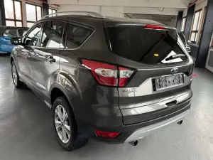 Ford Kuga Titanium -1,5 150 PS - Navi,SHZ,LRH, PDC Bild 4