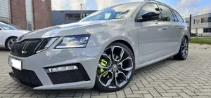 Skoda Octavia Combi 2.0 TDI DSG RS AHK Standhzng. 8fach bereift