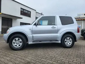 Mitsubishi Pajero 3.5 GDI Elegance **Scheckheftgepfl./nur 107 Tkm** Bild 4
