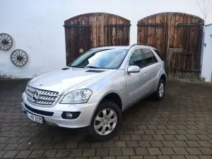 Mercedes-Benz ML 350 4Matic 7G-TRONIC - Nah am Neuzustand