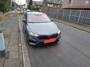 Skoda Octavia Combi 2.0 TDI DSG RS Bild 3