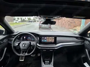 Skoda Octavia Combi 2.0 TDI DSG RS Bild 2