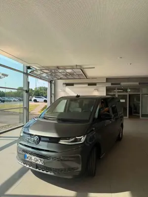 Volkswagen T7 Multivan Basis lang
