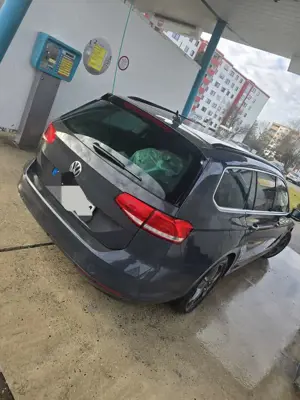 Volkswagen Passat Variant 2.0 TDI (BlueMotion Technology) Comfortline Bild 3