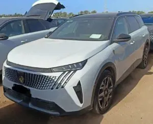 Peugeot 5008 GT Hybrid 145 e-DCS6 7-Si+Navi+Lenk/SHZ+R-Kam+