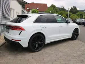 Audi RS Q8 quattro PANO+KERAMIK+AHK+HEADUP+ACC+MATRIX Bild 3