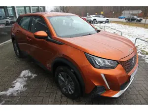 Peugeot 2008 (e-) Active Pack SHZ 11KW OBC RFK Carplay Bild 3