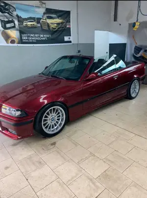 BMW 325 325i Cabrio Europa Bild 5