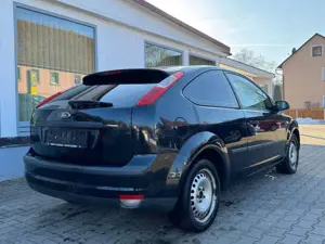 Ford Focus Focus Fließheck  3-Türer 2.0 16V Trend Bild 3