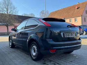 Ford Focus Focus Fließheck  3-Türer 2.0 16V Trend Bild 4