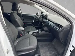 Ford Focus Turnier 1.5 EcoBoost ACTIVE Automatik Bild 3