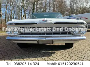 Chevrolet Impala 4-Door Hardtop V8 Automatic Bild 2