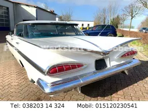 Chevrolet Impala 4-Door Hardtop V8 Automatic Bild 4